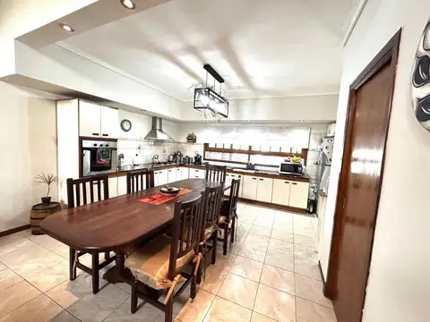 CASA 4 AMBIENTES EN VENTA LOMAS DE ZAMORA