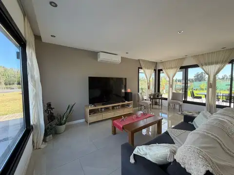 Casa  en Venta en Vila Marina II, Villanueva, Tigre