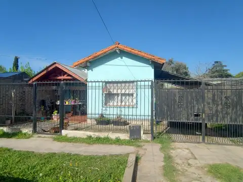 Venta casa 4 ambientes Adolfo Sordeaux