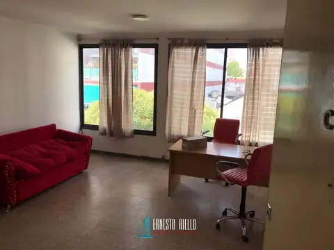 ALQUILER OFICINA MONOAMBIENTE APTO PROFESIONAL SOBRE PEATONAL RIVADAVIA. QUILMES CENTRO.