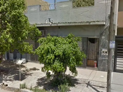 EN VENTA EN CASEROS EN PH AL FRENTE IDEAL 2 FAMILIAS - FICHA 9363