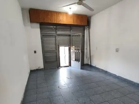 Local en Alquiler en Barrio Rivadavia, $ 400.000
