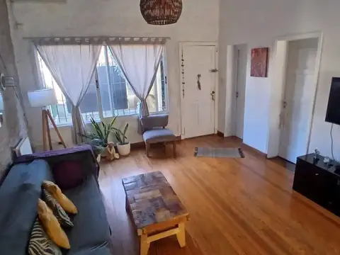 Depto Tipo Casa 4 ambientes con 2 baños