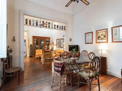 Venta casa a refaccionar con local en Balvanera