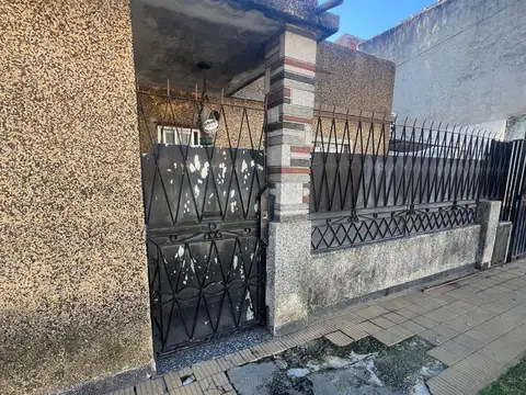 Casa, multifamiliar en venta A REFACCIONAR