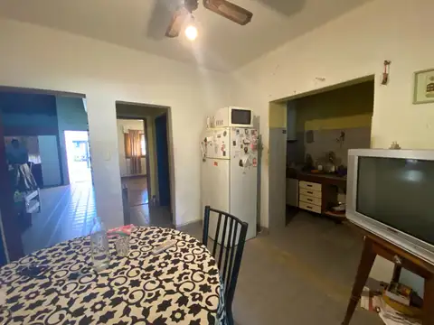 Casa tipo 3 ambientes con terreno de 484 m2