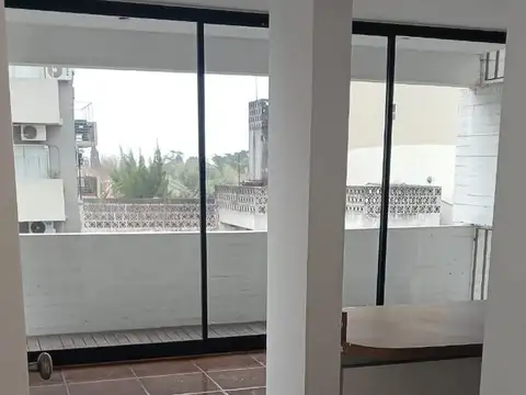 Departamento c/cochera, edif.c/pileta  en excelente ubicacion