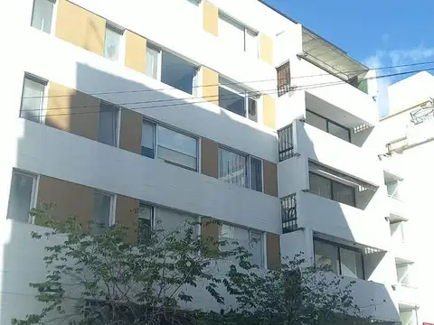 Departamento c/cochera, edif.c/pileta  en excelente ubicacion