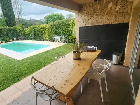 Casa en Venta con 2 cocheras