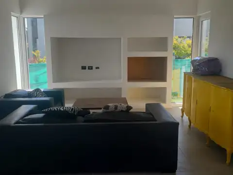 Casa en Venta en Haras Santa María, USD 350.000