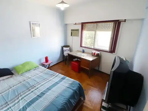 2 ambientes frente con balcón corrido