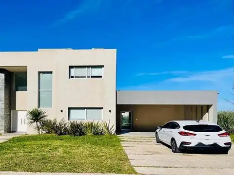 Casa de 5 ambientes EN ALQUILER en barrio Santa Inés. Canning, Esteban Echeverría.