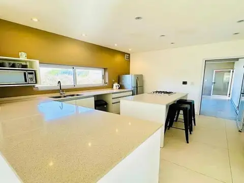 Casa en Alquiler de 4 dormitorios