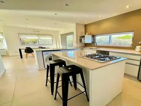 Casa en Alquiler en Santa Ines, USD 1.900