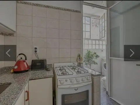 Uriburu e/ Avenida Santa Fe y Arenales