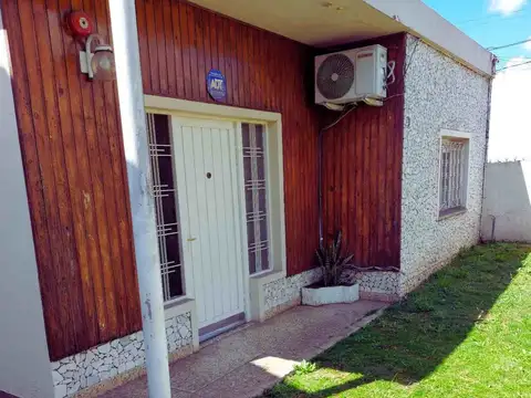 VENTA CASA 3 AMB MORON JARDIN  Y 2 COCHERAS