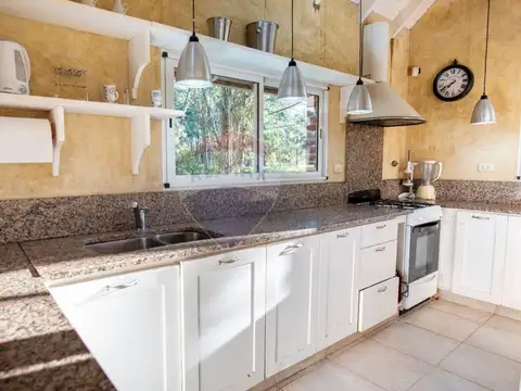 CASA EN VENTA FONDO AL GOLF CARILO