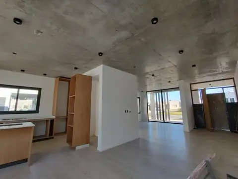 CASA DE DISEÑO A ESTRENAR EN SAN PABLO – PILAR | 5 AMBIENTES + PILETA