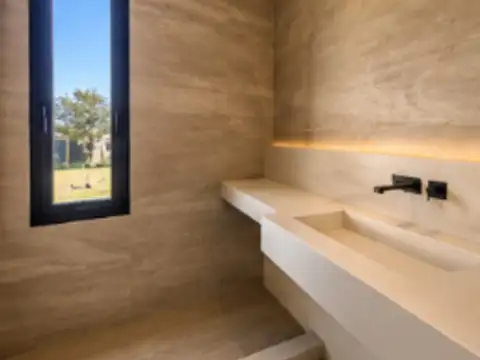 Casa 4 ambientes con 3 baños
