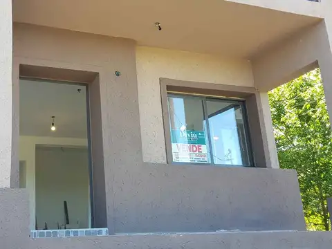 Casa 2 ambientes con 2 baños