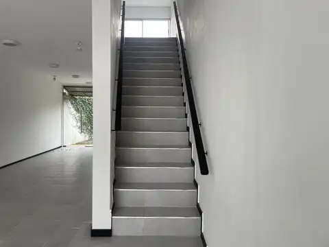 Local en Alquiler en City Bell, $ 2.400.000