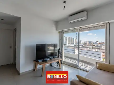 Venta departamento dos ambientes con balcón en Monte Castro