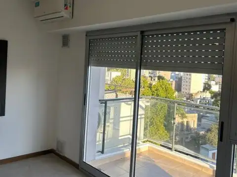ALQUILER MONOAMBIENTE URQUIZA 3424 EQUIPADIO. BALCON. NUEVO