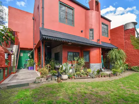 Venta casa 3 ambientes con posibilidad de ampliación, jardin, cochera en Moreno