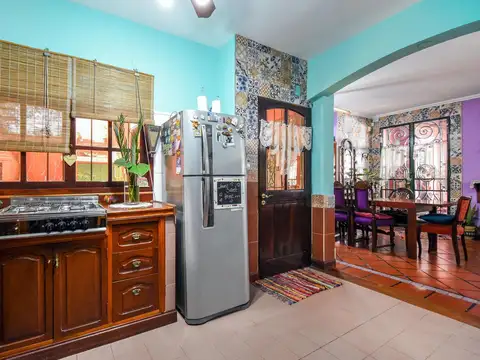 Casa 5 ambientes con 2 baños