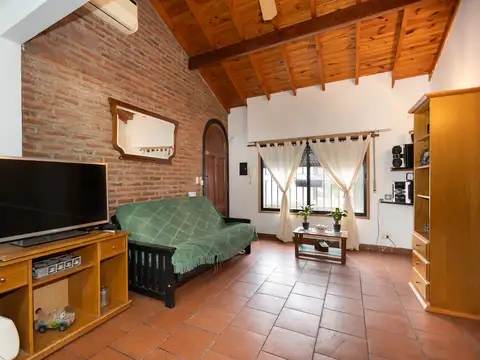 VENTA CASA 4 AMB MUTIFAMLIAR C PARQUE / 2 COCHERAS