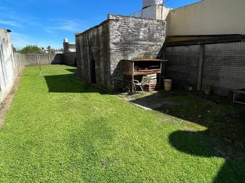 Casa en venta - 2 Dormitorios 1 Baño - 25 de Mayo