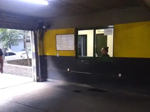 COMODA COCHERA CUBIERTA MUY BIEN UBICADA - OLAZABAL Y AMENAB