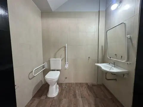 Local en Alquiler en Bernal Oeste, $ 3.750.000