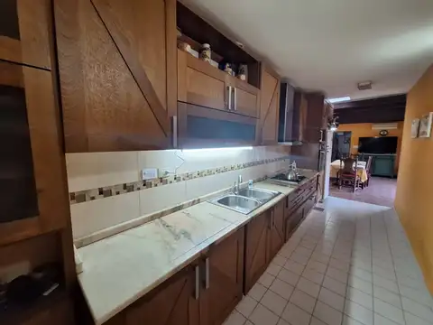 Depto Tipo Casa 7 ambientes con 2 baños