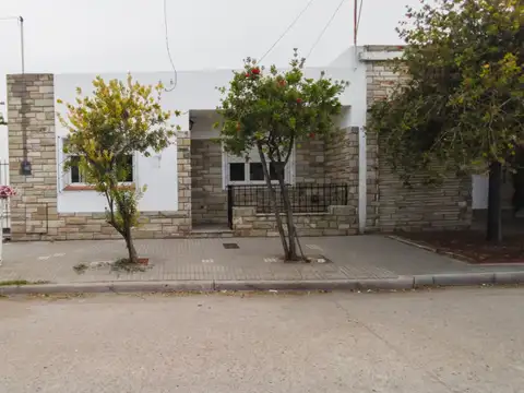 ALQUILER - CASA - 2 DORMITORIOS - PUNTA ALTA