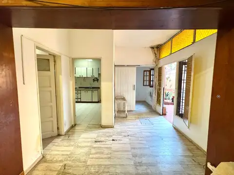 VENTA PH 3 AMBIENTES, EXCELENTE UBICACION-FONDO