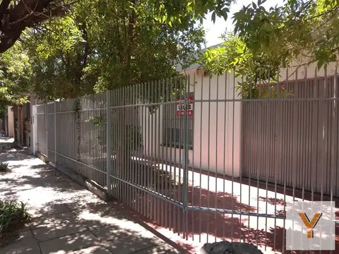 Casa en venta - 2 Dormitorios 2 Baños - 295Mts2 - San Nicolás de Los Arroyos