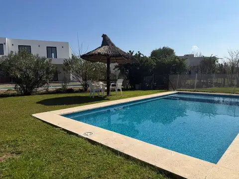 CASA EN UNA PLANTA EN VENTA EN EL CANTON GOLF
