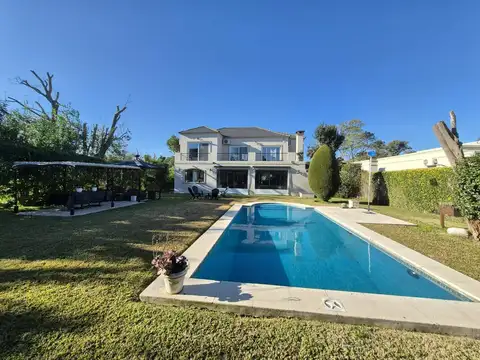 Casa 6 ambientes c/depy piscina Barrio El Aromo Apto Crédito