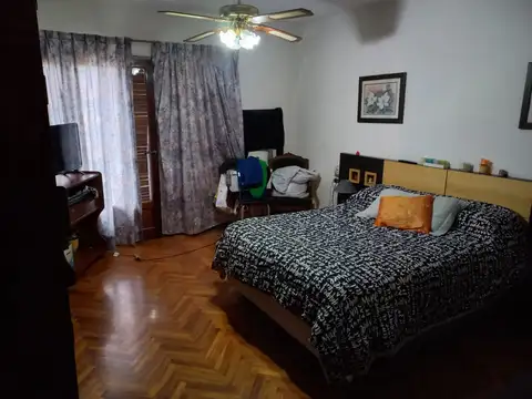 OPORTUNIDAD! CASA, SALÓN COMERCIAL Y DPTO. EN BARRIO SALADILLO