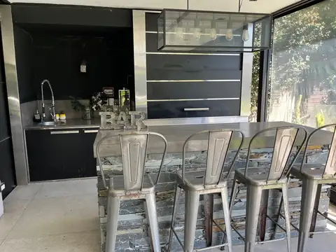 Casa en Alquiler Temporal con 2 cocheras