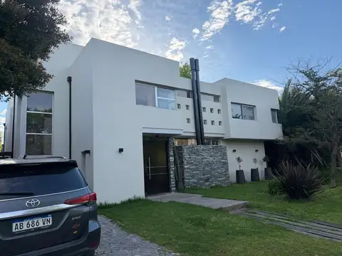 Avenida Coronel Escalada 1200