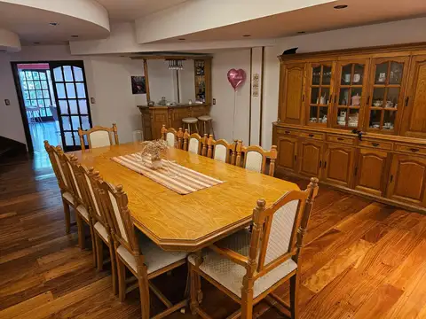 Casa en Venta con 2 cocheras