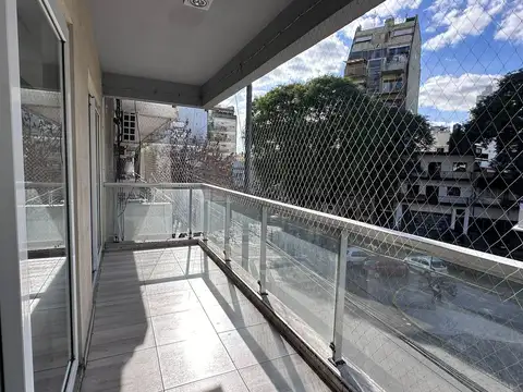 Amplio Monoambiente al Frente | Súper Luminoso | Pileta y Terraza con Parrilla