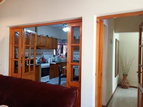 VENTA CASA 7 AMBIENTES DORREGO CON OFICINA