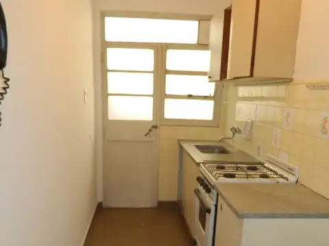 ¡ ¡ ¡ ¡ Depto 2 ambientes en el corazon de Las Lomitas ! ! ! !