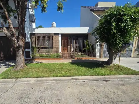 ALQUILER CASA AMERICANA 4 AMB CASTELAR NORTE COCHERA