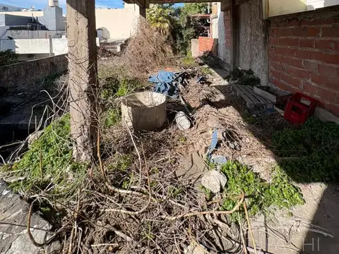 Alquiler local con fondo en Gerli