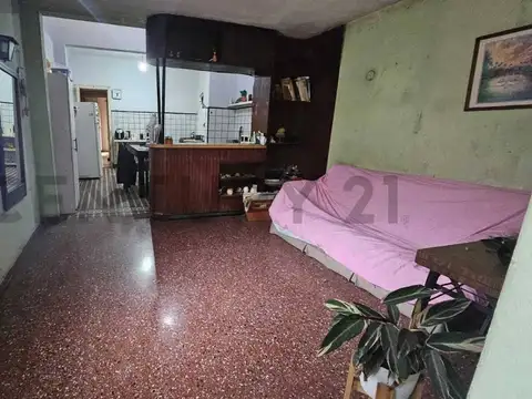 Bernardo Ader 400, Piso 0