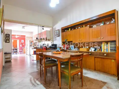 Casa 5 ambientes con 2 baños